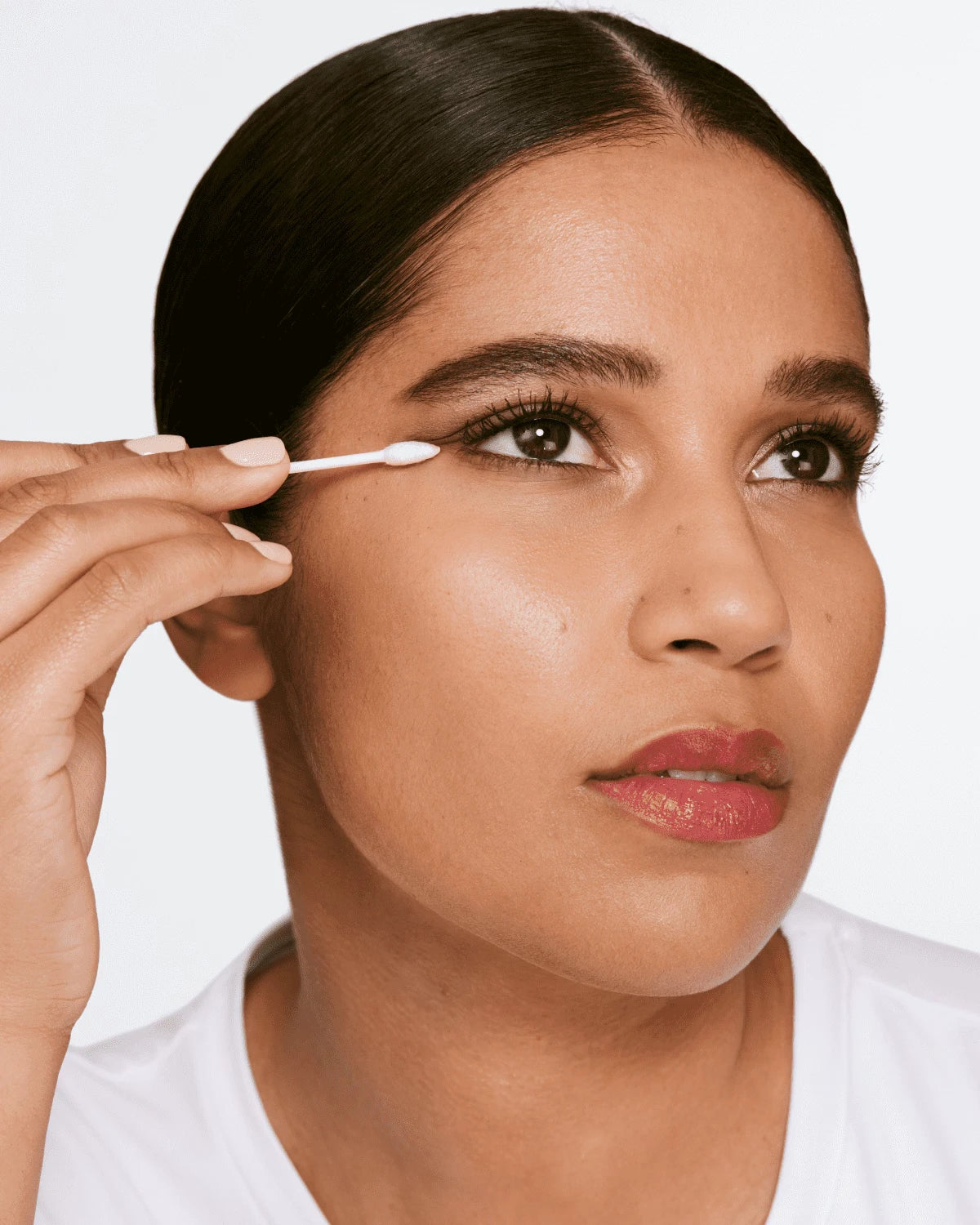 Rinse-Off Eye Makeup Solvent - US 4659